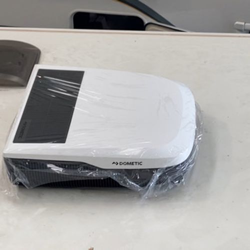 Instalació aire a condicionada Dometic.jpg